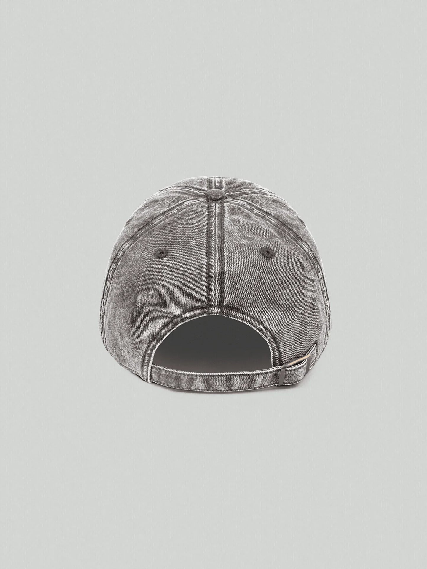 Back detail and adjustment of the gray dad hat VIICCE