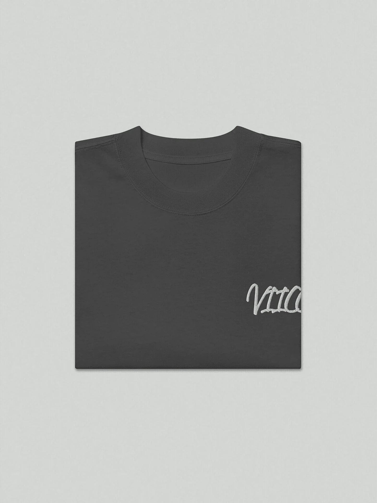 Detail of the washed cotton texture and premium finish of the VIICCE T-shirt