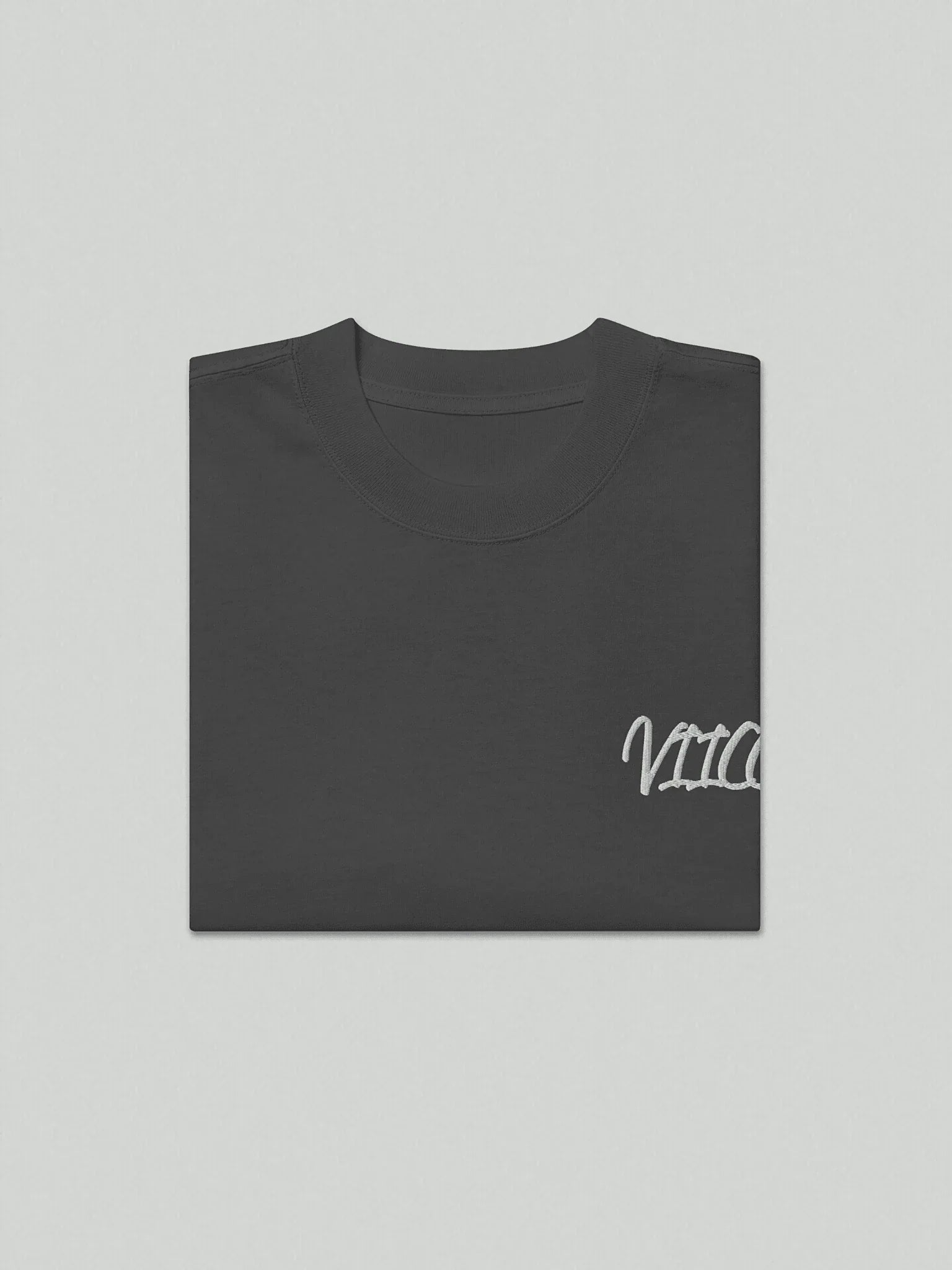 Detail of the washed cotton texture and premium finish of the VIICCE T-shirt